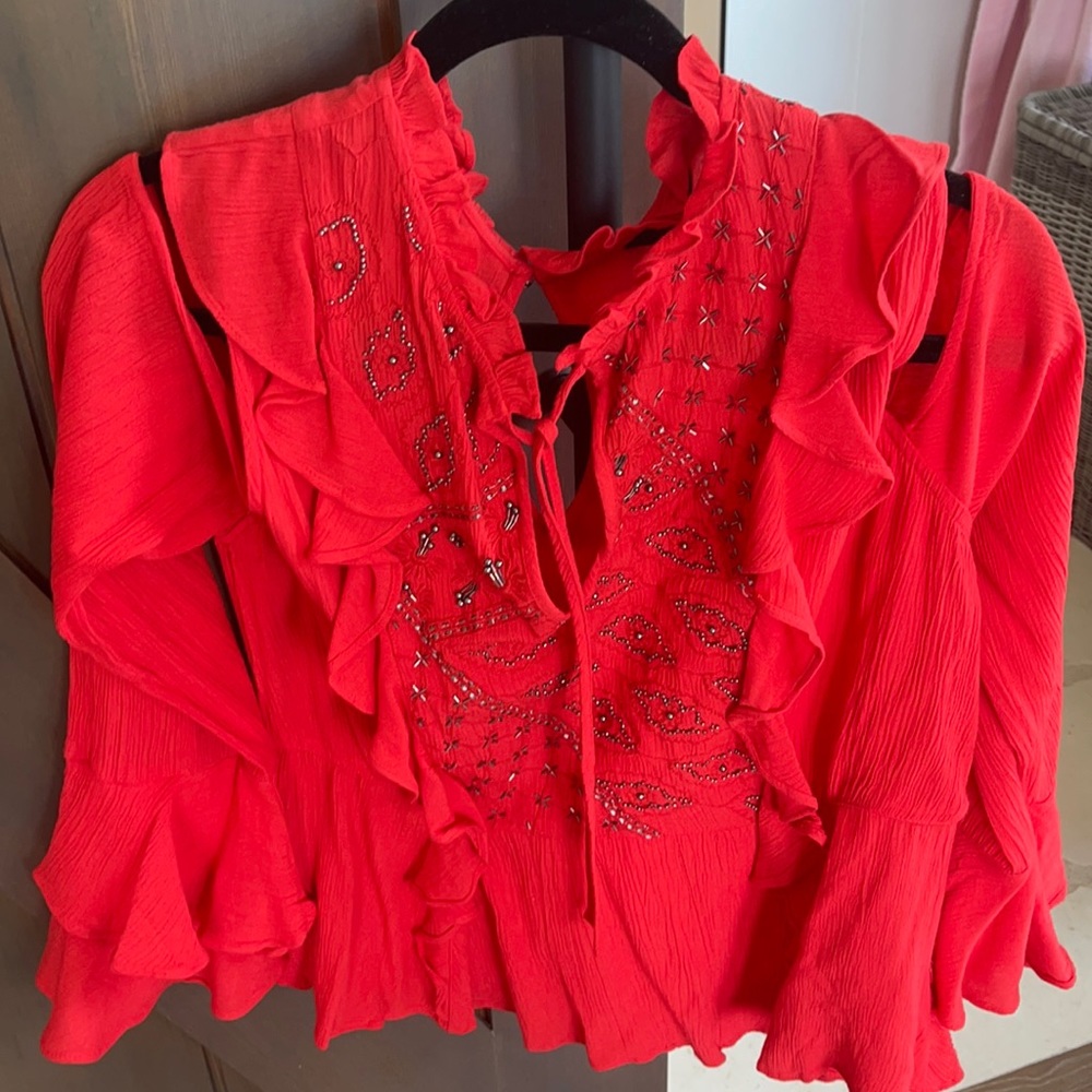 Guess top red colour